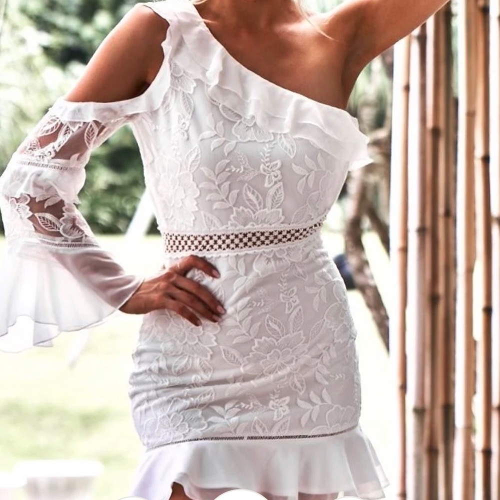 Beautiful, never worn, white one shoulder, Jaus dress.